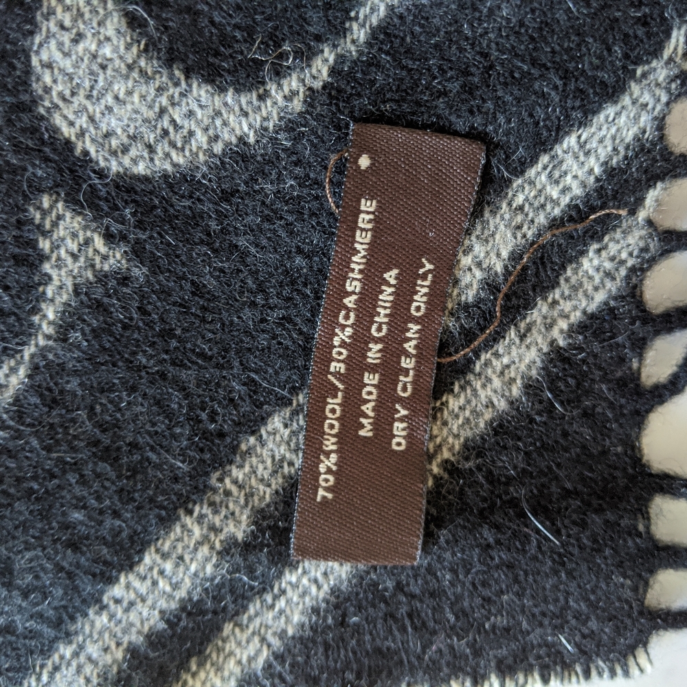 Coach Black and Grey Scarf - Reversible - Picture 3 of 3